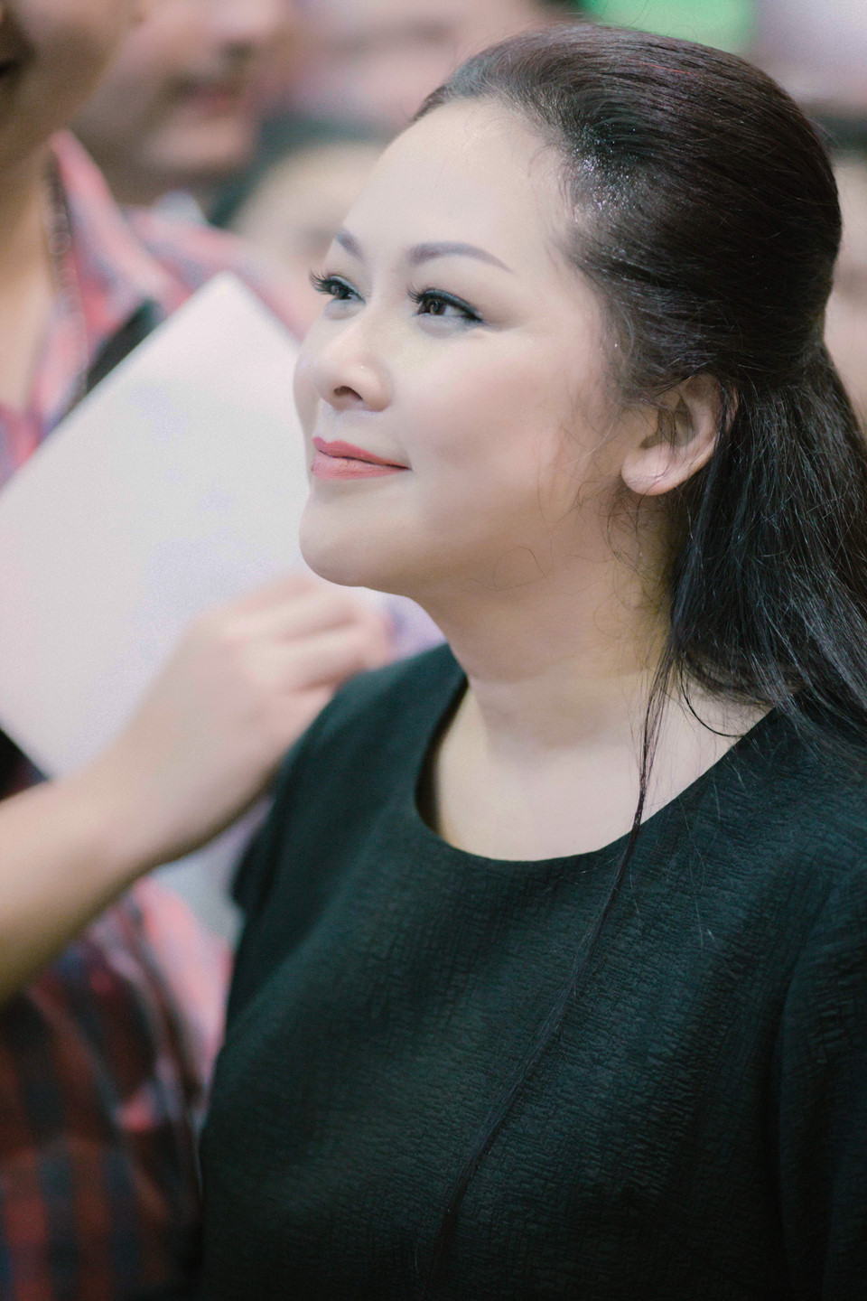 Như Quỳnh về nước giữa đêm, được fan chào đón nồng nhiệt